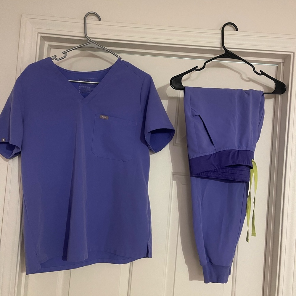 Women’s Figs scrub set in color Blueberry
